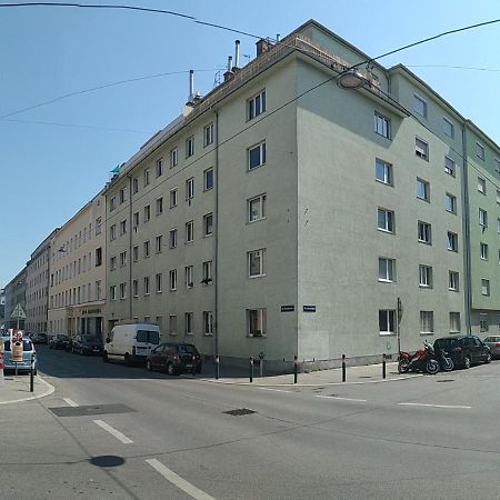 Family-Friendly Flat With Balcony Apartment Виена Екстериор снимка