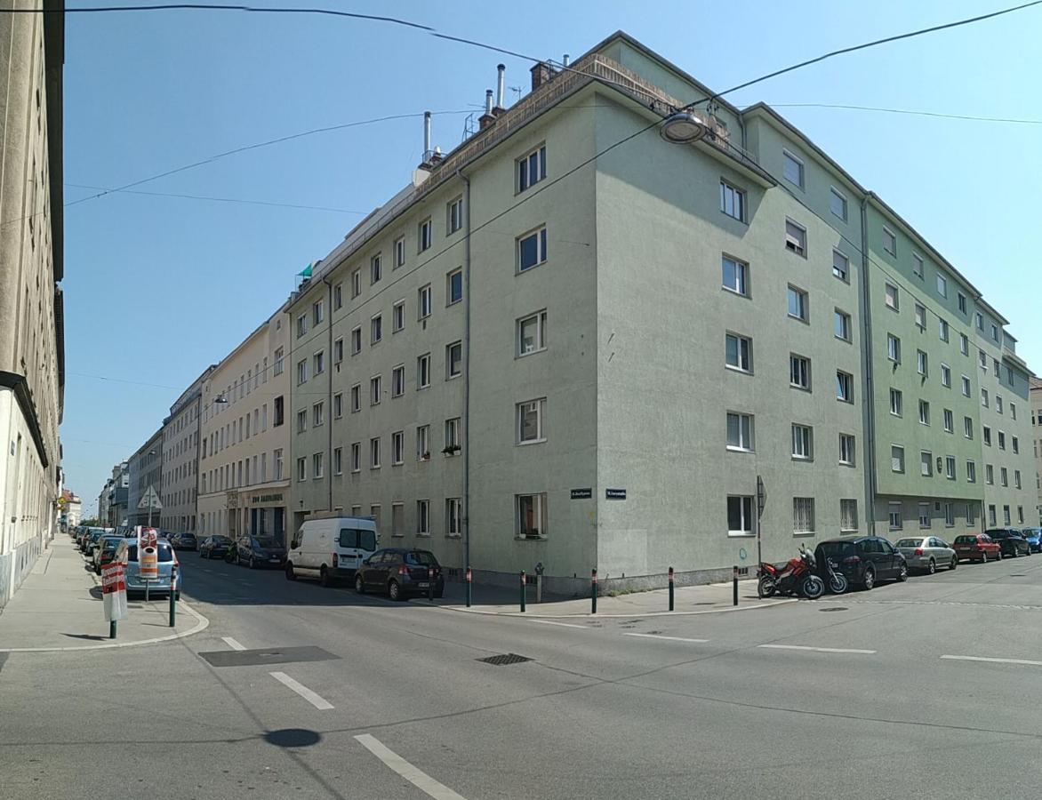 Family-Friendly Flat With Balcony Apartment Виена Екстериор снимка